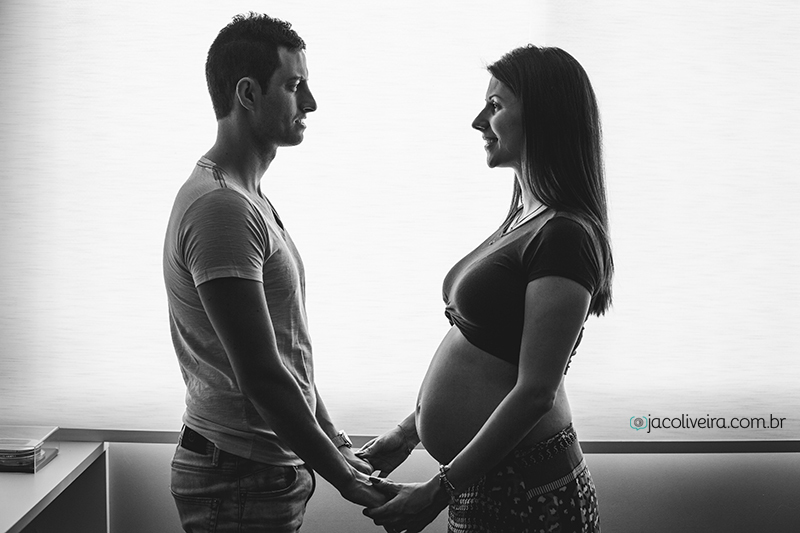 casal gravido foto em casa