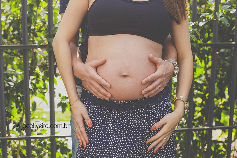 barriga gestante em close