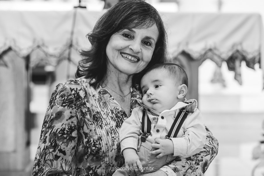 fotografia avó e bebê no batismo