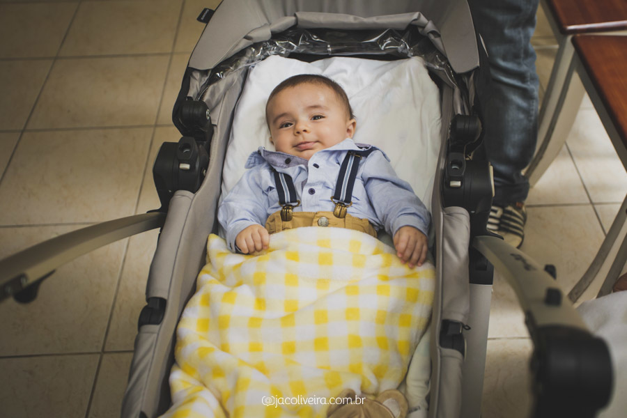 fotografia do bebê bento no carrinho