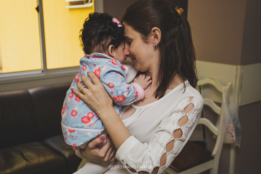 mae e filha encostando a testa porto alegre