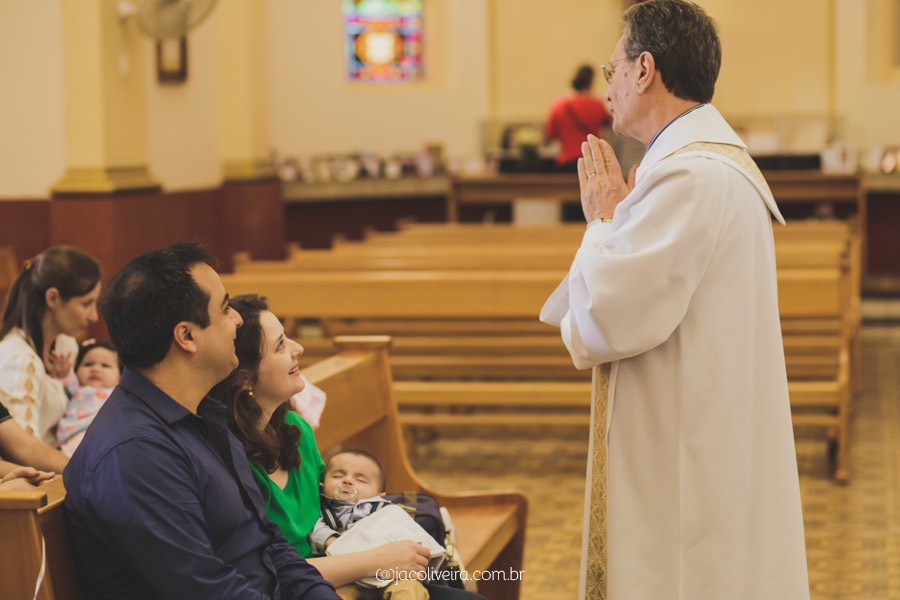 fotografia de batismo em porto alegre padre
