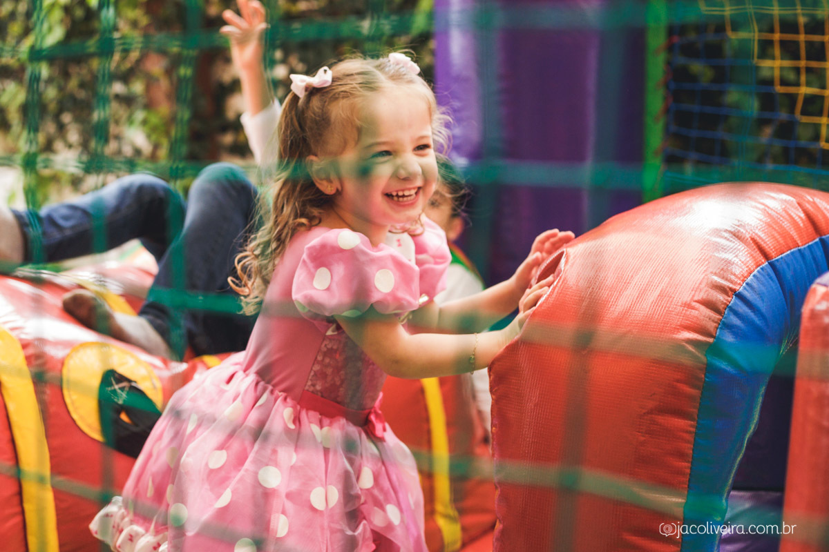 fotografia menina de vestido da minnie em seu aniversário