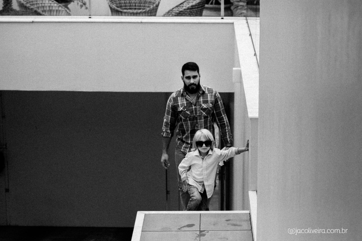 fotografia infantil com estilo óculos escuros