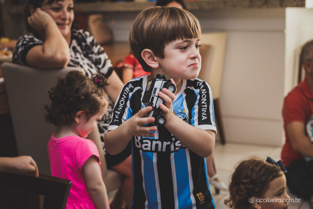 fotografia de festa criança fazendo careta