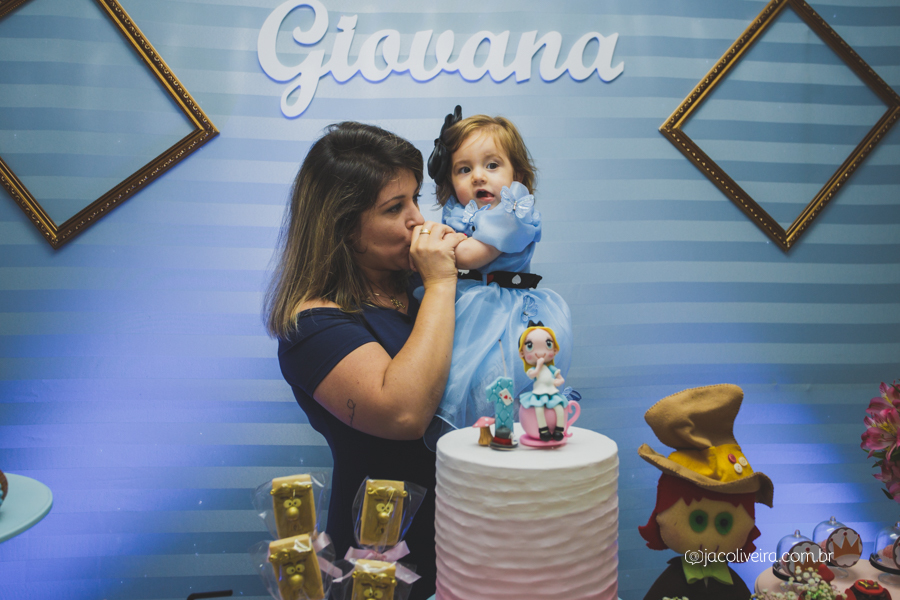 fotógrafo para festa criança em porto alegre fotos espontaneas mesa do bolo alice no pais das maravilhas