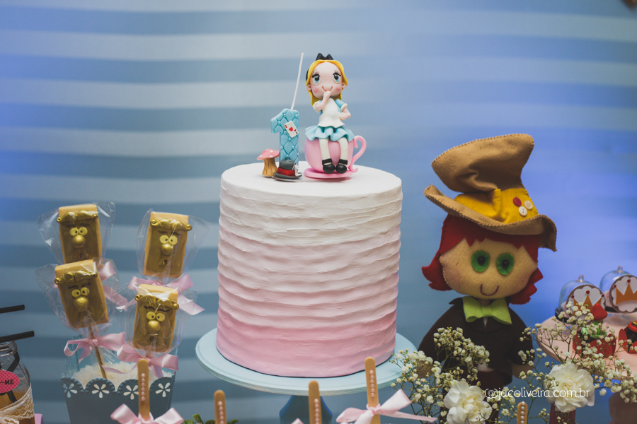 fotografa em porto alegre festa infantil bolo alice no país das maravilhas