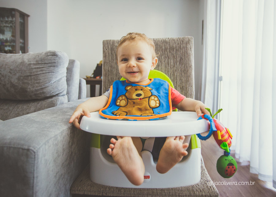 fotografo porto alegre acompanhamento bebê ensaio 9 meses heitor sorrindo