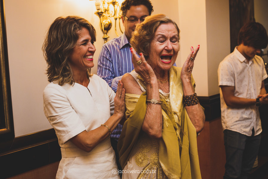 fotografia espontanea e documental de eventos vó emocionada