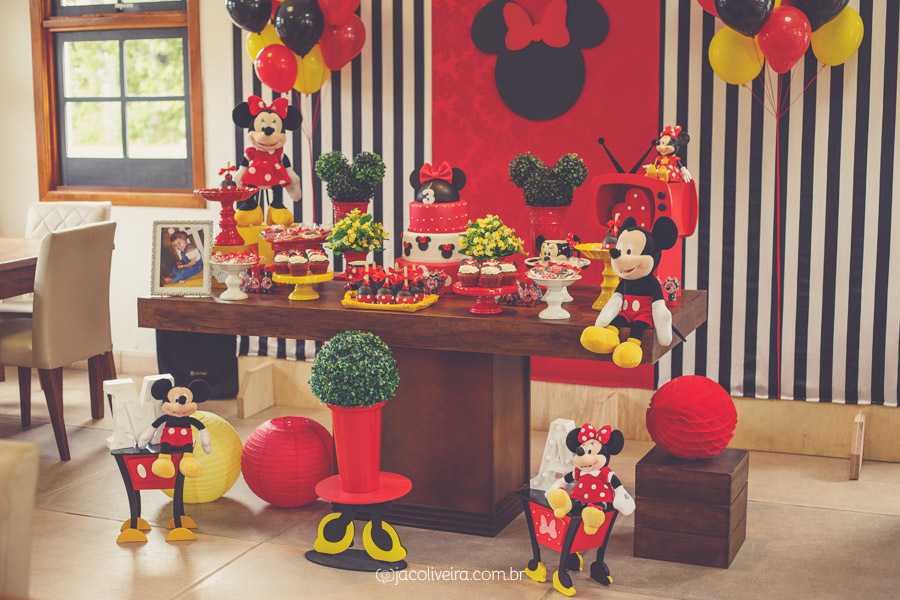 decoração minnie vermelha e amarela tapete voador eventos porto alegre