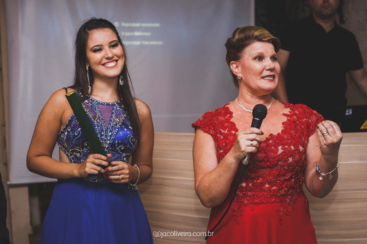 fotografia de formatura mãe fazendo discurso