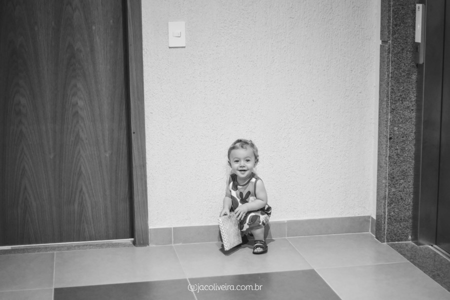 heitor com álbum do acompanhamento mensal porto alegre 11 meses