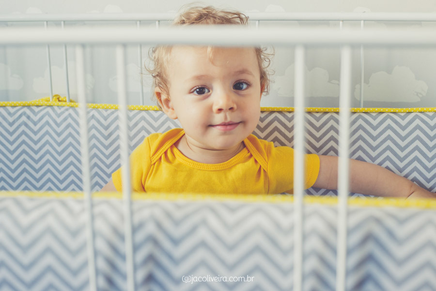 fotógrafo em porto alegre ensaio infantil acompanhamento mensal heitor 11 meses no berço