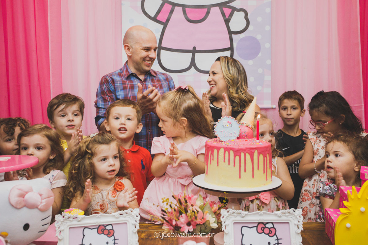 parabens na mesa decorada tema hello kitty e bolo lindo da mariana boll