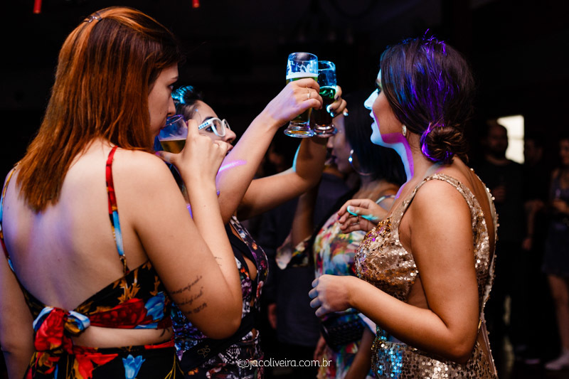 brinde durante festa recepção de formatura