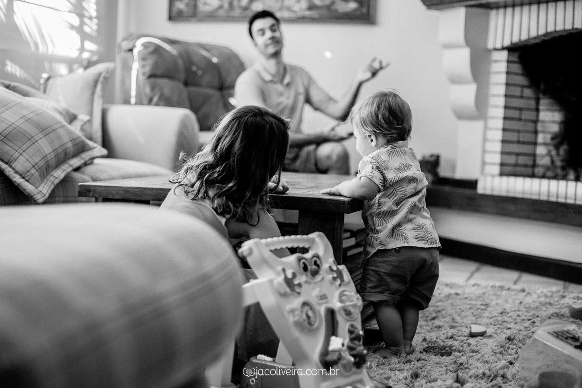fotografia aniversário infantil porto alegre crianças na sala
