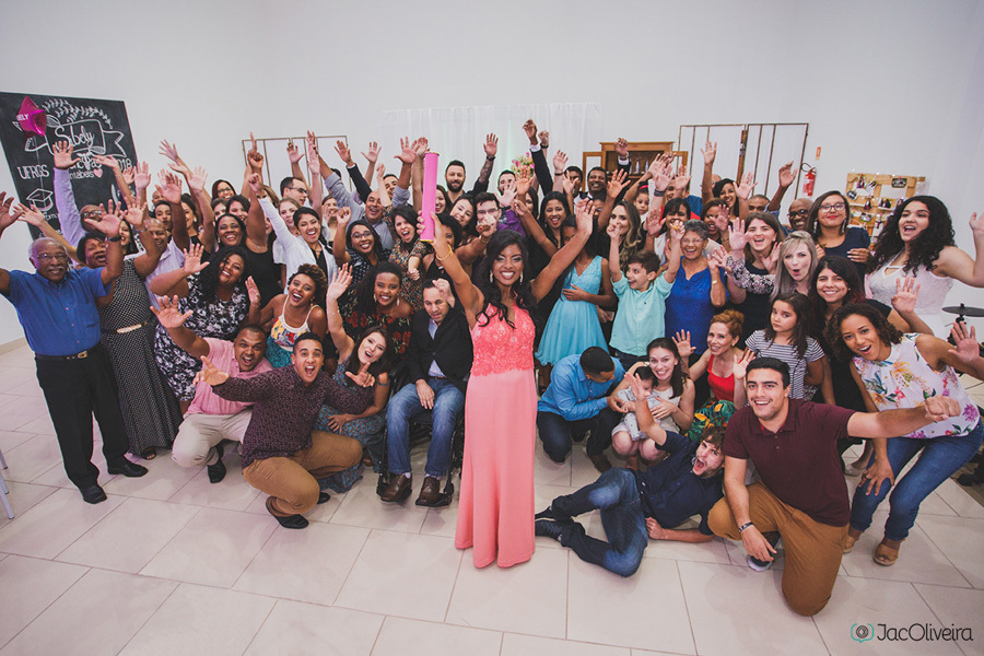 fotografo para formatura canoas porto alegre grupo inteiro junto e feliz na casa pura folia