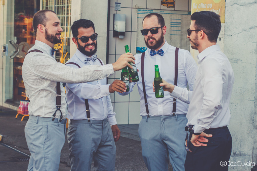 brinde dos padrinhos e noivos antes do casamento