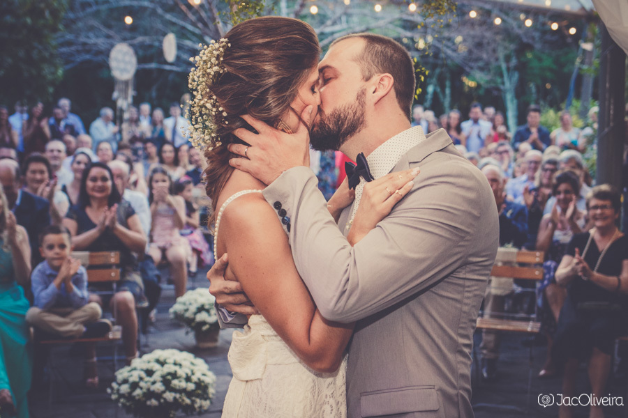 beijo dos noivos em casamento de dia fotografa de casamento porto alegre