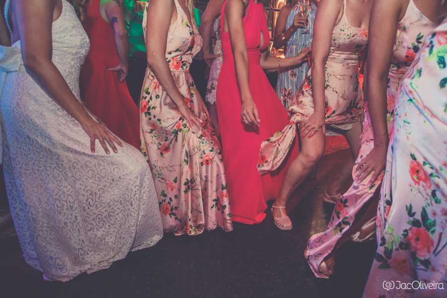 mulheres dançando funk no casamento