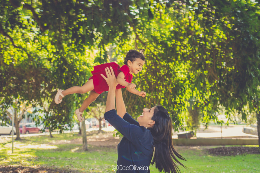 mae e filha na pracinha fotografa em porto alegre