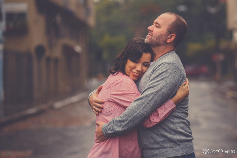 casal gestante fotografia na rua em porto alegre