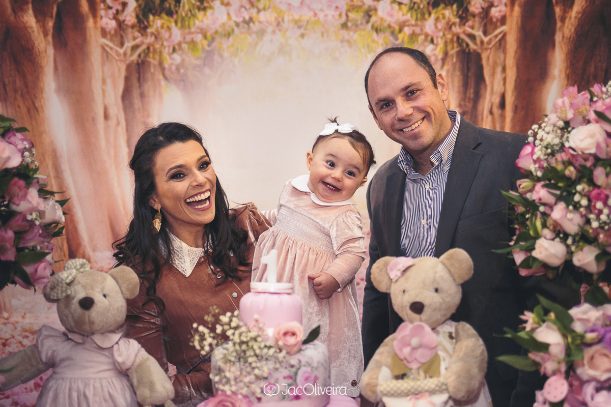 pais e filhos na mesa do bolo aniversario merci casa de festa