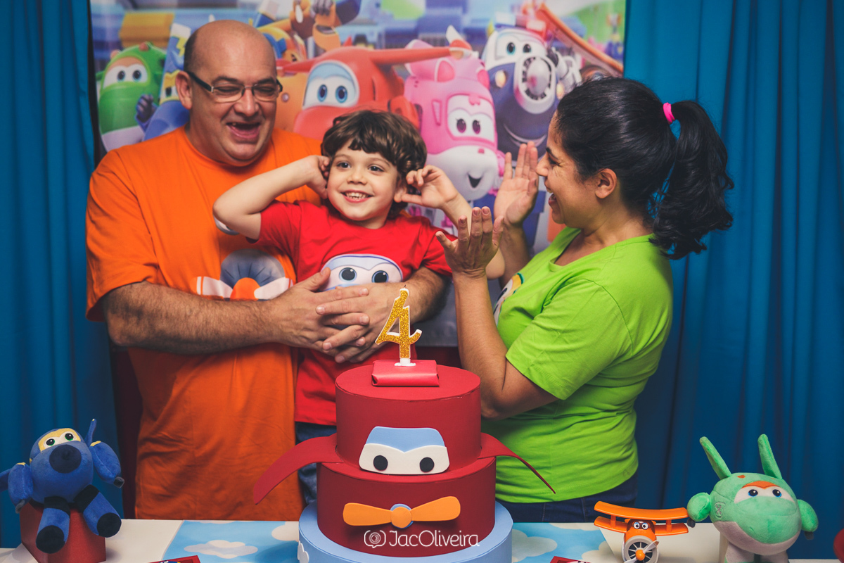 mesa do bolo super wings bolo vermelho camisetas temáticas porto alegre