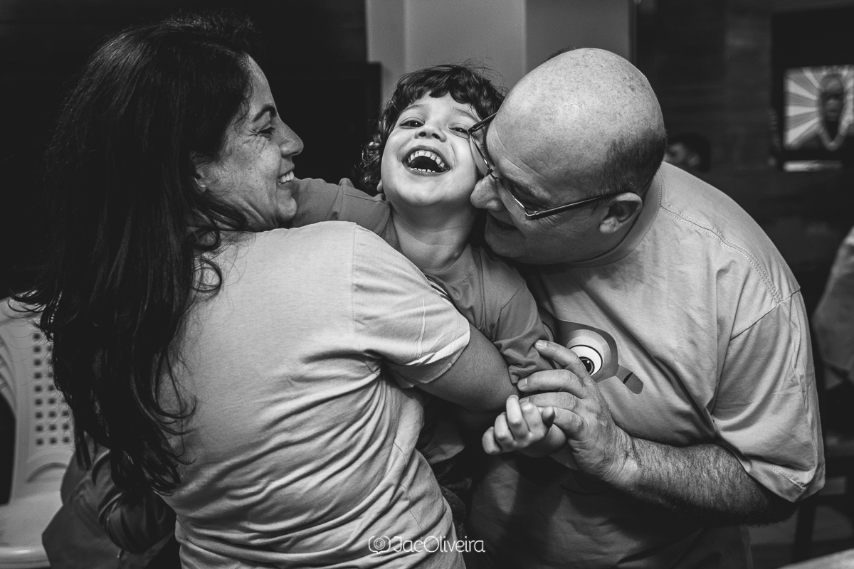 pais com pedro dante em seu aniversário de 4 anos