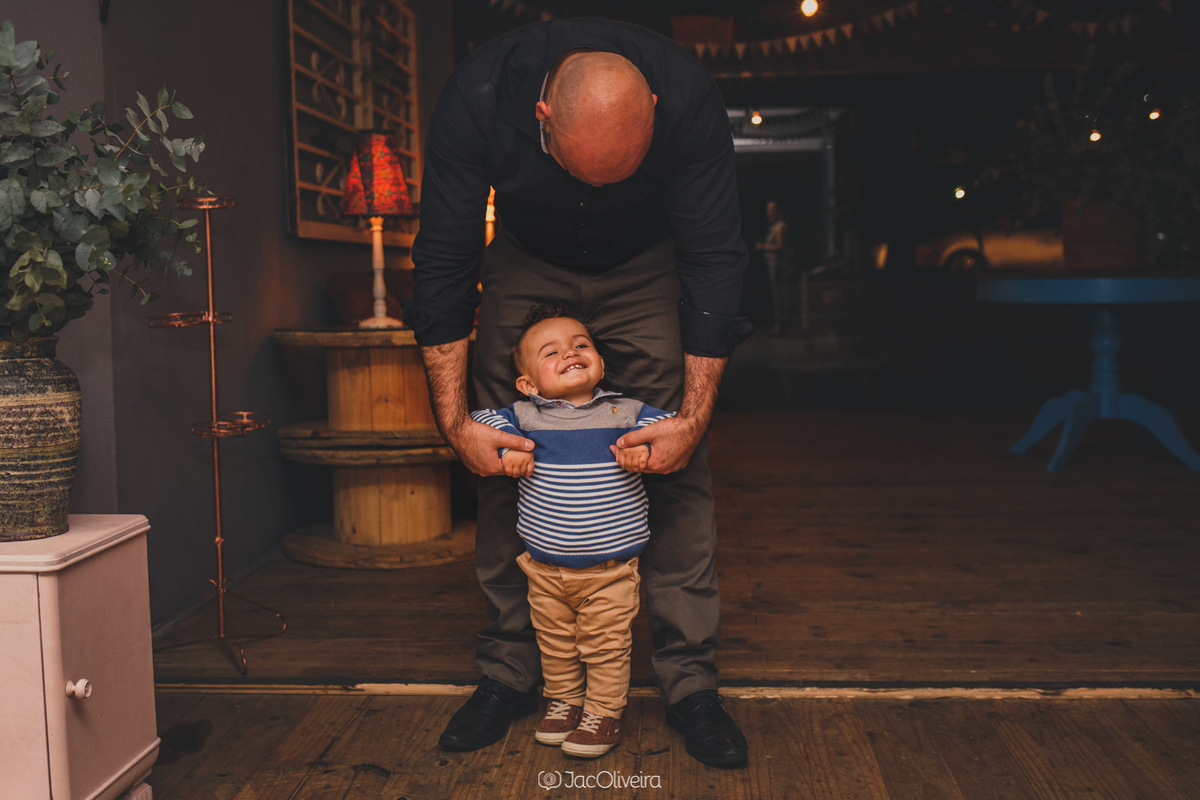 pai e filho caminhando na santo mimo porto alegre