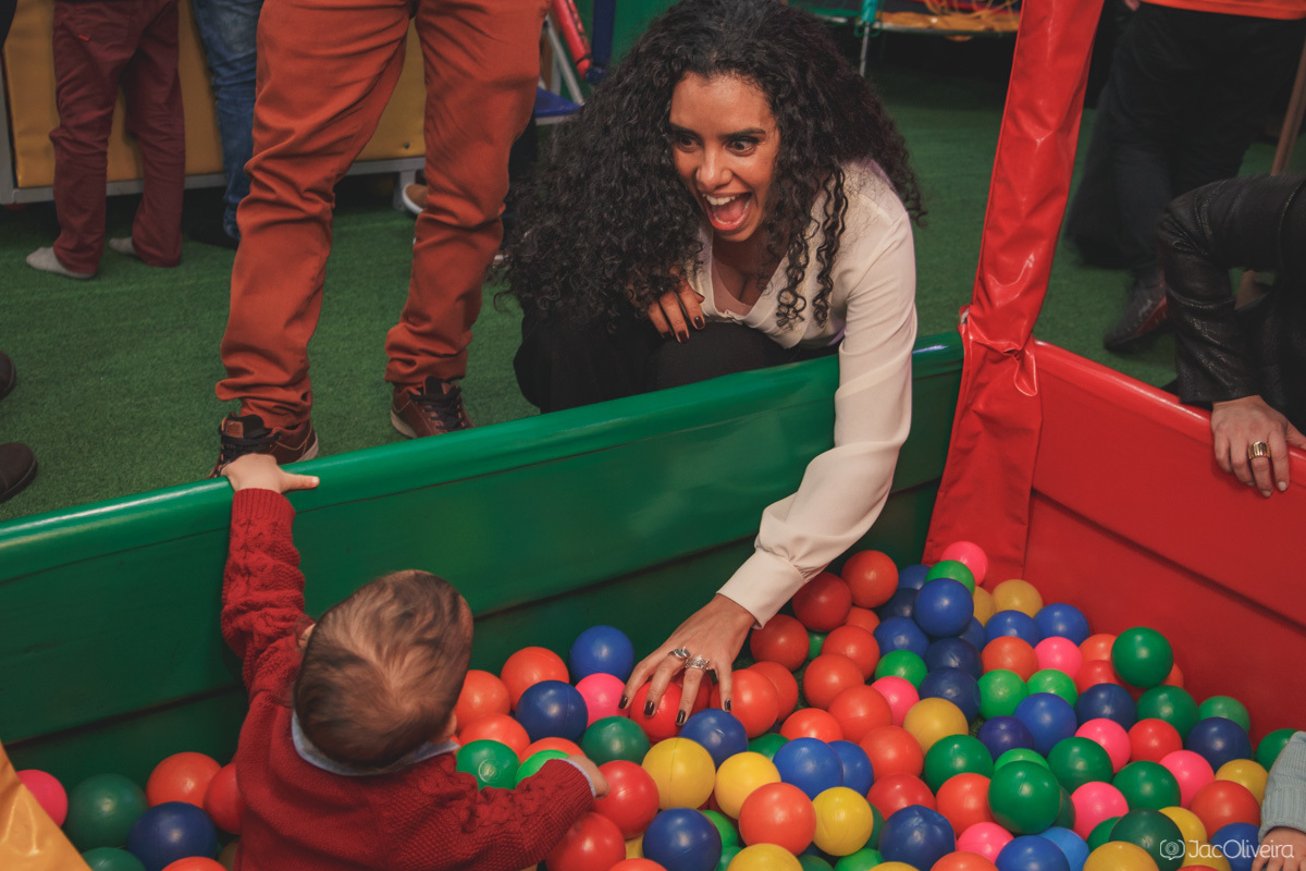 fotógrafo aniversario infantil porto alegre bebê na piscina de bolinhas