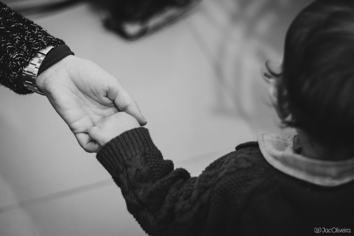mãos dadas fotografia preto e branco