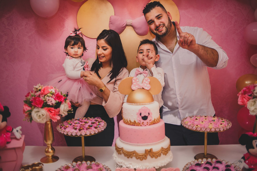 família com menina fazendo 1 aninho fotografa de aniversário infantil porto alegre
