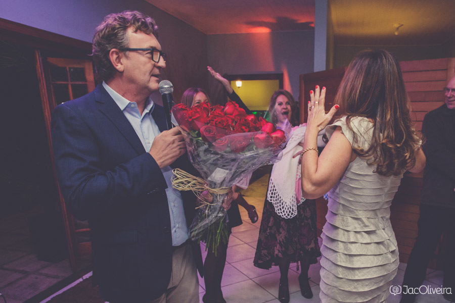 surpresa da filha para aurinez fotografia espontanea de eventos em porto alegre