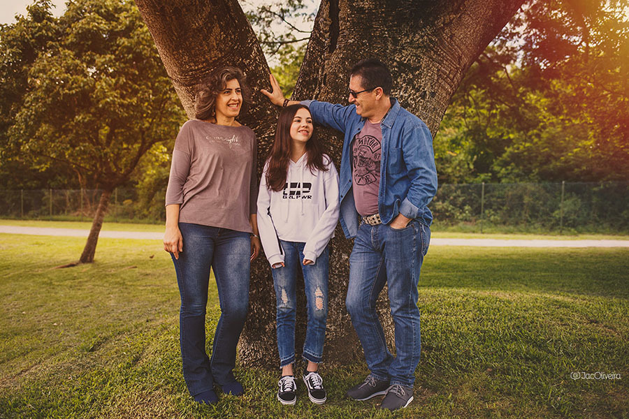 ensaio fotográfico de menina em porto alegre com os pais no parque germania