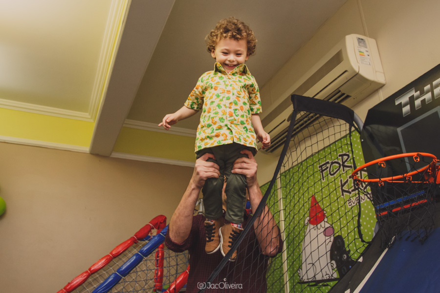 pai e filho brincando na for kids aniversario de 2 anos