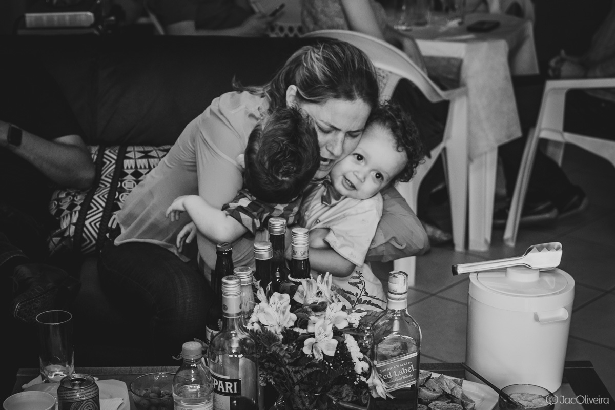 tia esmaga sobrinho e filho fotógrafo  em porto alegre