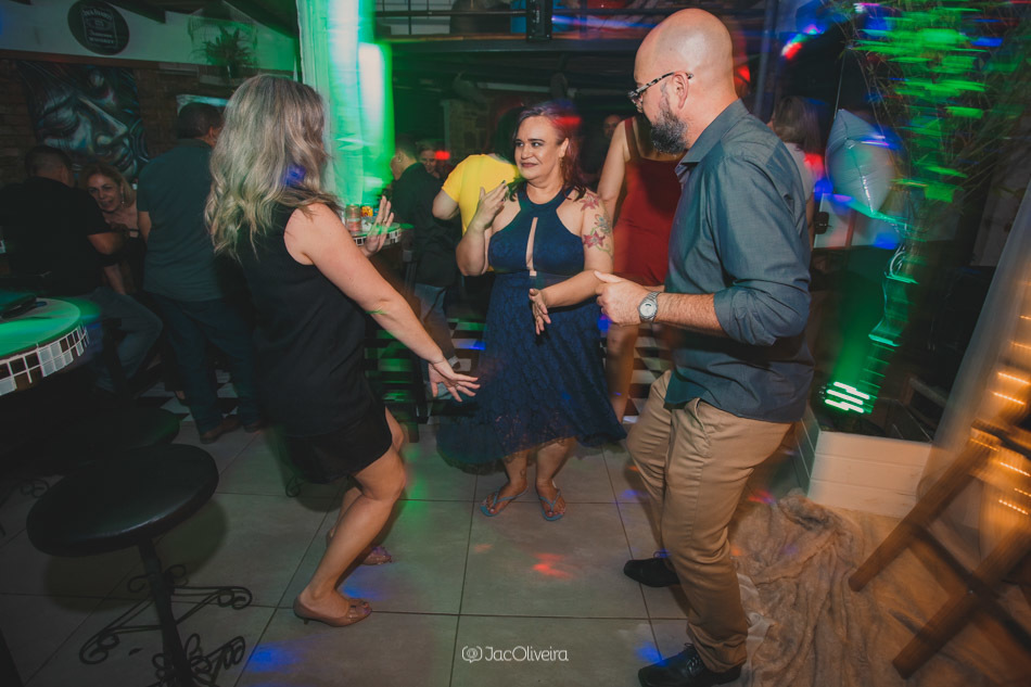 formanda dança na formatura pedagogia