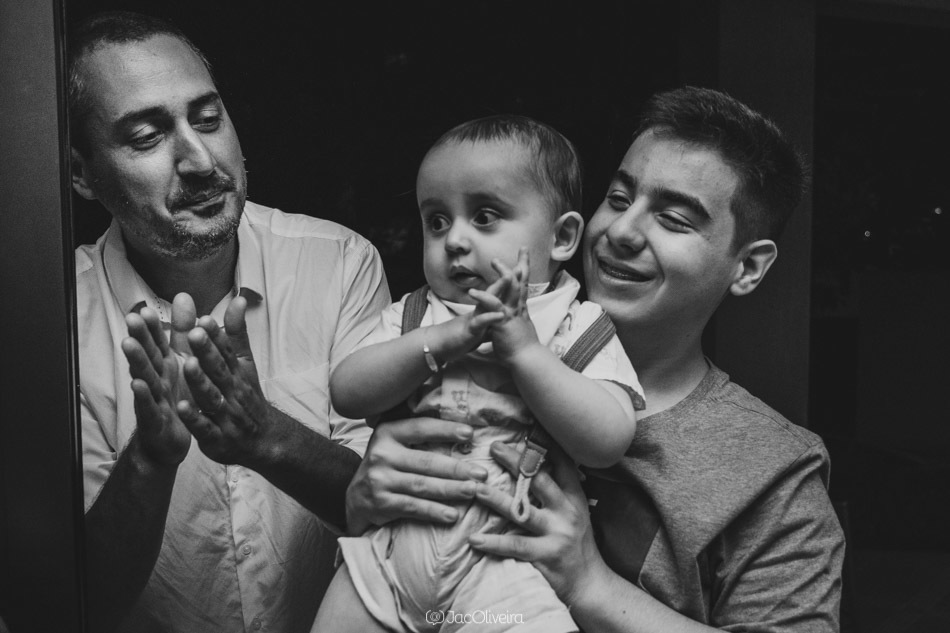 pedro e primo durante parabéns 