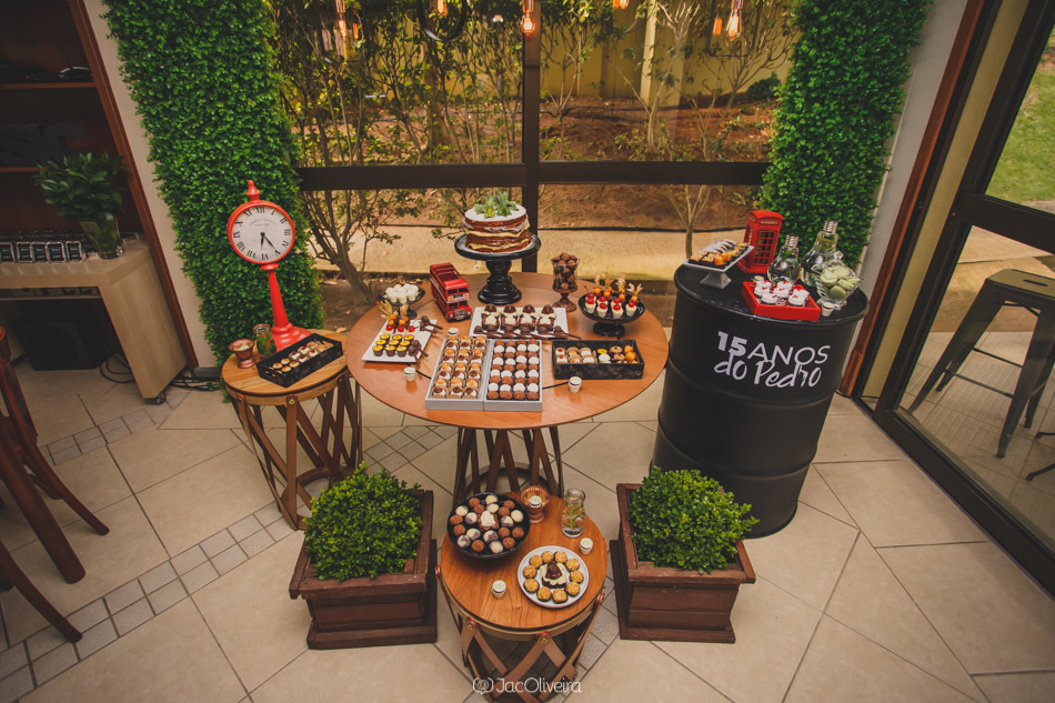 mesa do bolo aniversario 15 anos de menino porto alegre respira eventos