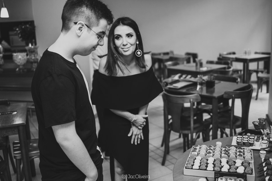 fotografa aniversário 15 anos mãe e filho chegando na festa