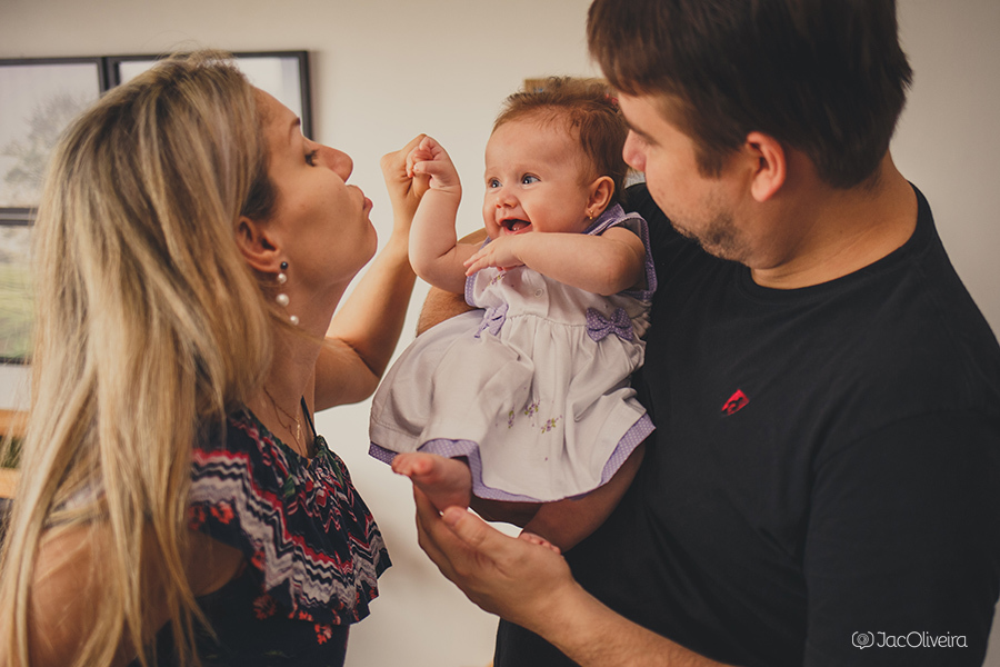 pais e filha beatriz bebê 4 meses ensaio de família lifestyle porto alegre