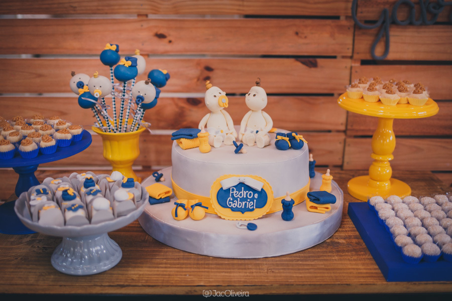 decoração chá de bebê gêmeos amarelo e azul bolo fake lis fonseca porto alegre