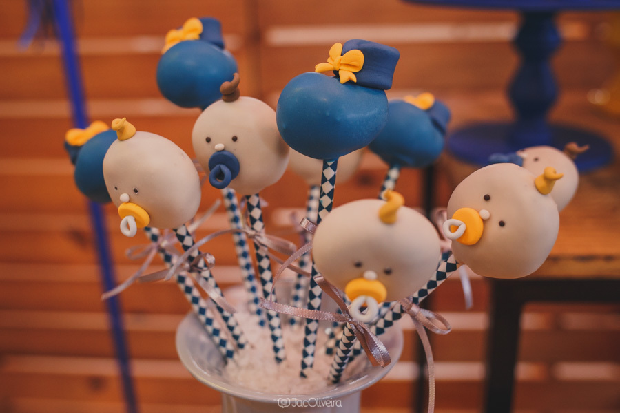 cake pop chá de bebê gêmeos amarelo e azul