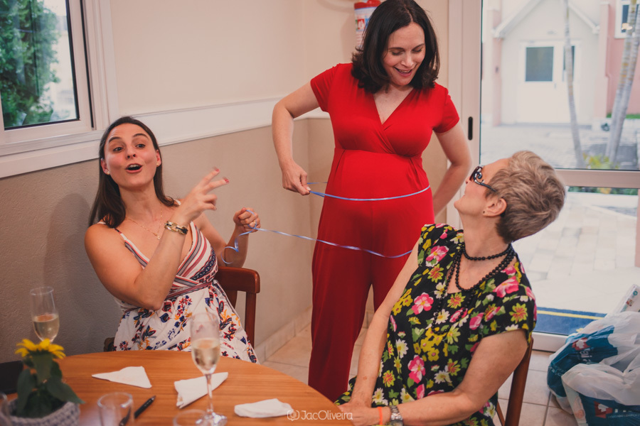 brincadeira fita tamanho da barriga chá de bebê