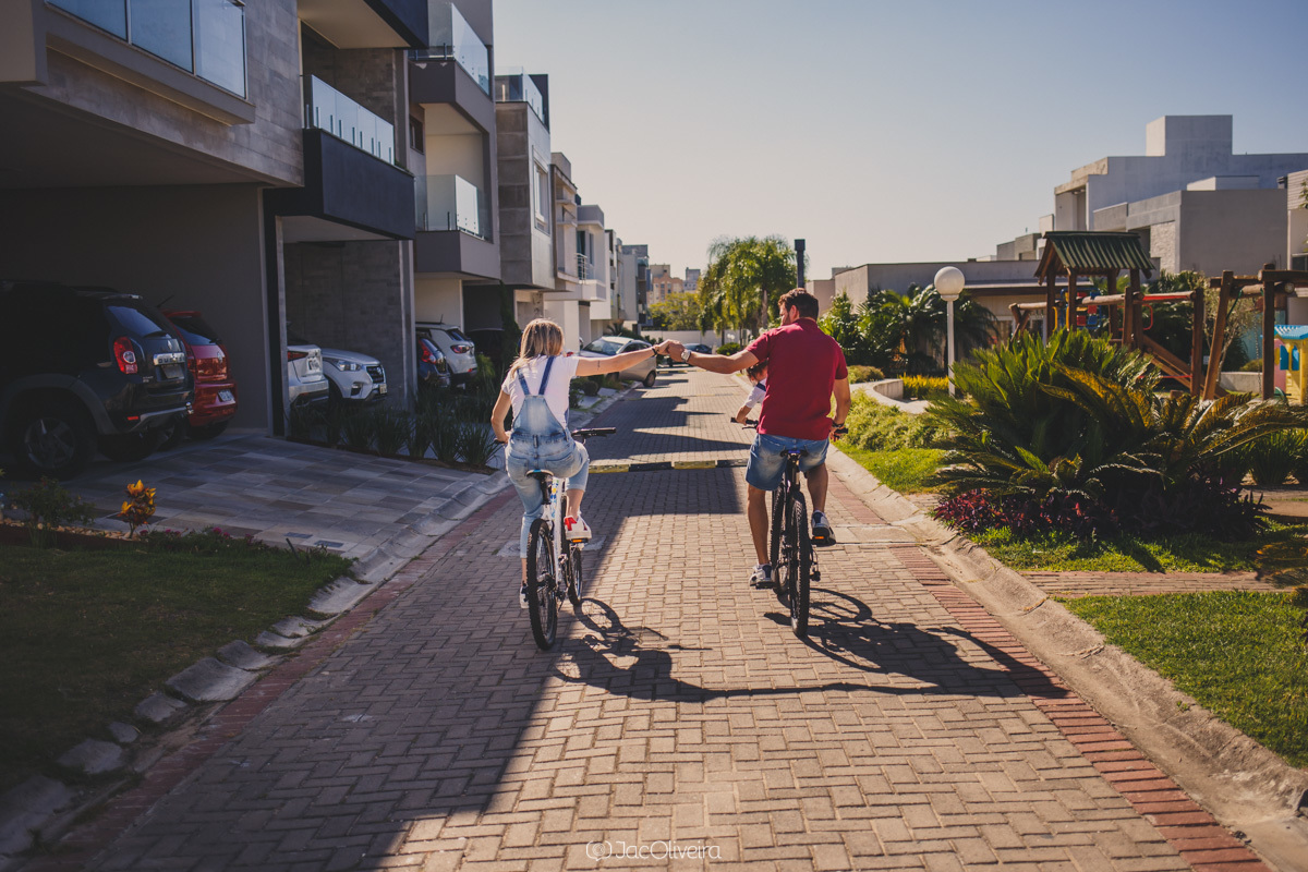 fotógrafa em porto alegre ensaio de família infantil andando de bike