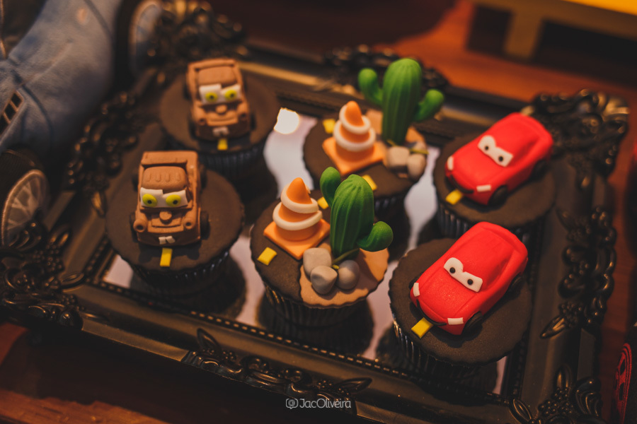 cupcake decorado aniversario de menino carros porto alegre