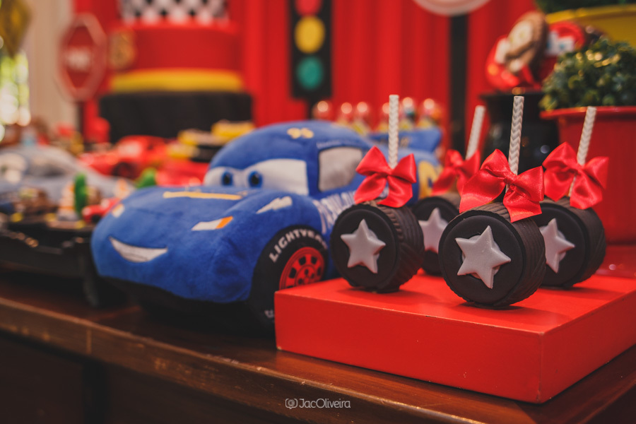 mesa decorada com mcqueen azul decoração festa infantil megafestagarden kifesta