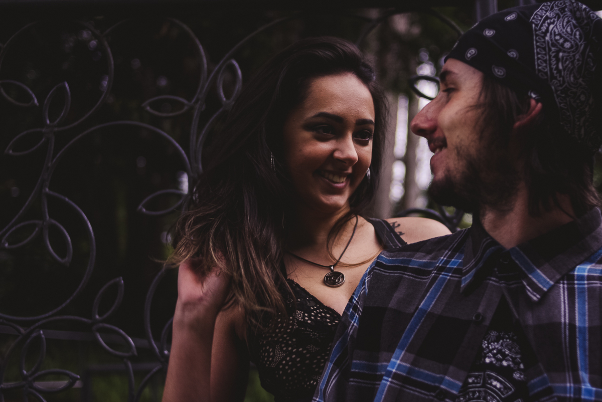 casal fofo se olhando