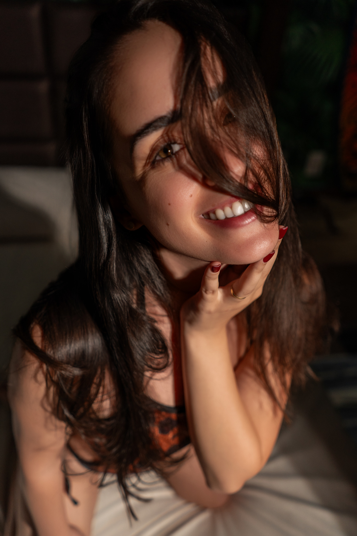 Ensaio fotográfico sensual Curitiba, sorriso e expressão leve